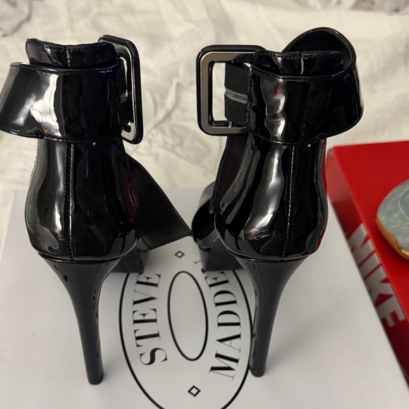 Steve Madden Glossy Black Heels - Picture 3 of 6